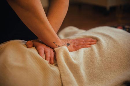 Dorothée DANIEL - shiatsu & énergétique chinoise – Acupression & Moxa | Massage Jeunesse du Visage | Massages Minceur & bien-être dans le 69 Rhône à Lyon (69001)